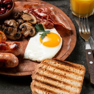 Mega Breakfast (Toast, 2xsausoge, bake beans, Tomatoes, Waffles (with Eggs), 2 x Eggs)