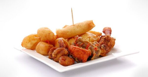 Small chops (2 Spring rolls + 2 Samosas)